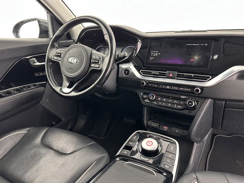 Kia e-Niro ExecutiveLine 64 kWh [ 3-Fase ] (INCL-BTW) Aut. *LUXURY-LEATHER | JBL-AUDIO | FULL-LED | NAVI-FULLMAP | DAB | ADAPT.CRUISE | CAMERA | MEMORY-PACK | LANE-ASSIST | CCS-FASTLOADER | KEYLESS | DIGI-COCKPIT | 17"ALU*