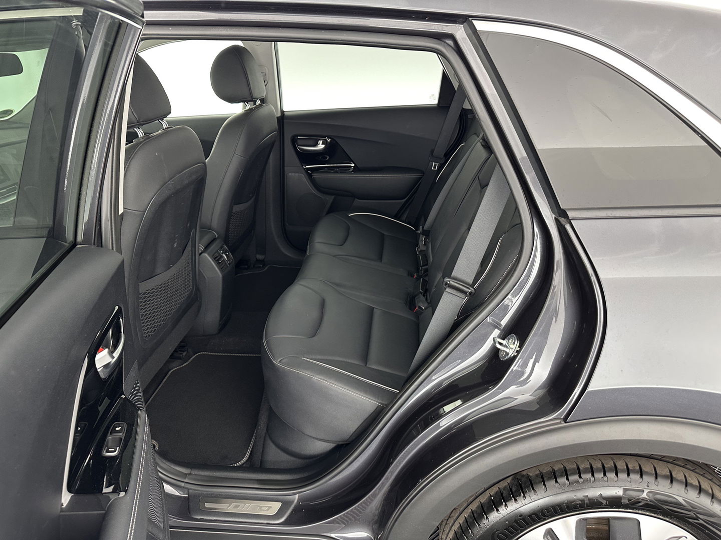 Kia e-Niro ExecutiveLine 64 kWh [ 3-Fase ] (INCL-BTW) Aut. *LUXURY-LEATHER | JBL-AUDIO | FULL-LED | NAVI-FULLMAP | DAB | ADAPT.CRUISE | CAMERA | MEMORY-PACK | LANE-ASSIST | CCS-FASTLOADER | KEYLESS | DIGI-COCKPIT | 17"ALU*