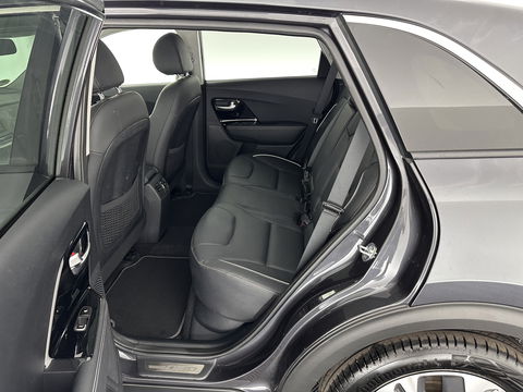 Kia e-Niro ExecutiveLine 64 kWh [ 3-Fase ] (INCL-BTW) Aut. *LUXURY-LEATHER | JBL-AUDIO | FULL-LED | NAVI-FULLMAP | DAB | ADAPT.CRUISE | CAMERA | MEMORY-PACK | LANE-ASSIST | CCS-FASTLOADER | KEYLESS | DIGI-COCKPIT | 17"ALU*
