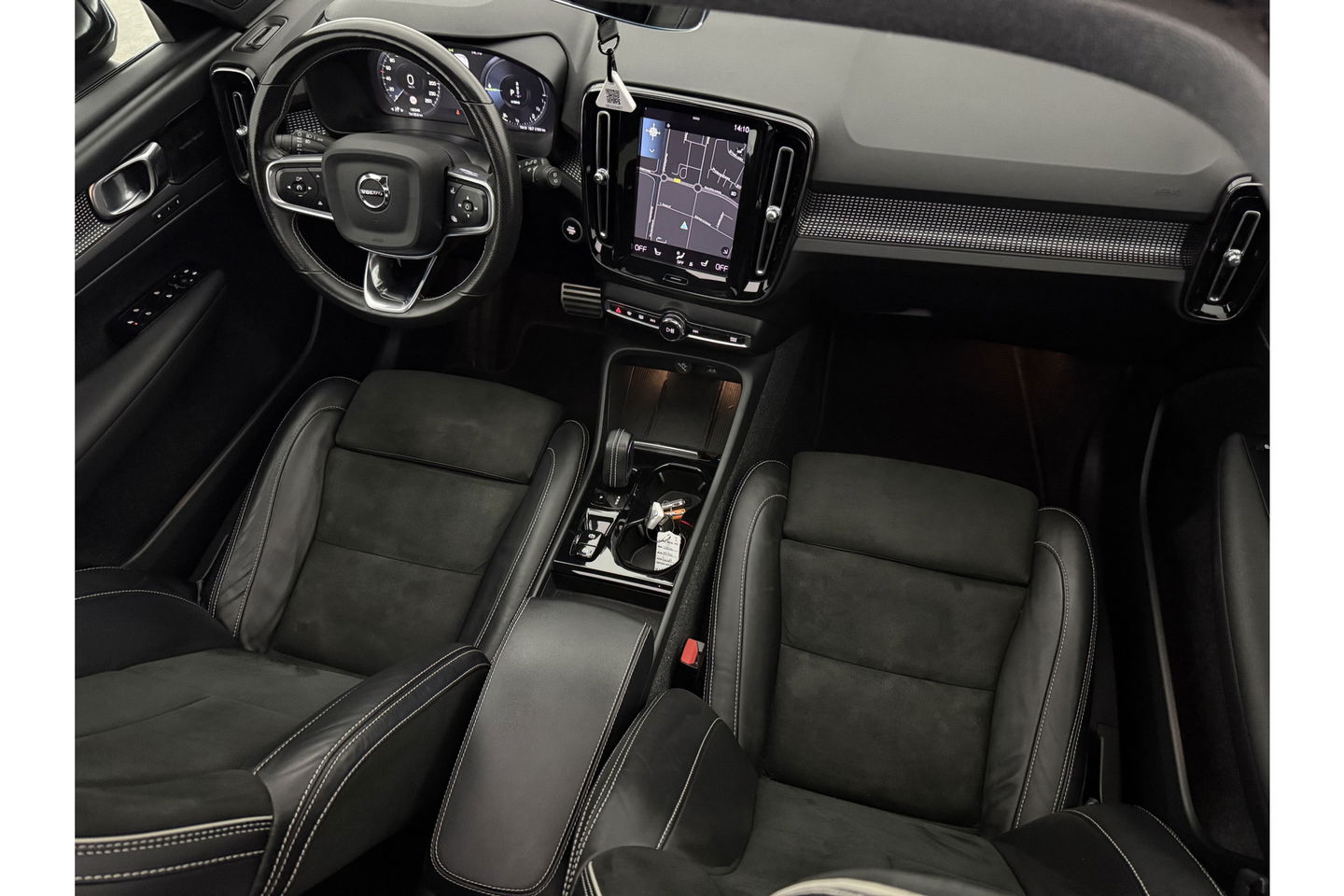 Volvo XC40 T4 Recharge R-Design Hybride 262PK Pano Harman/Kardon LED Memory Virtual Camera Carplay Cruise Clima 19"LMV Navi PDC