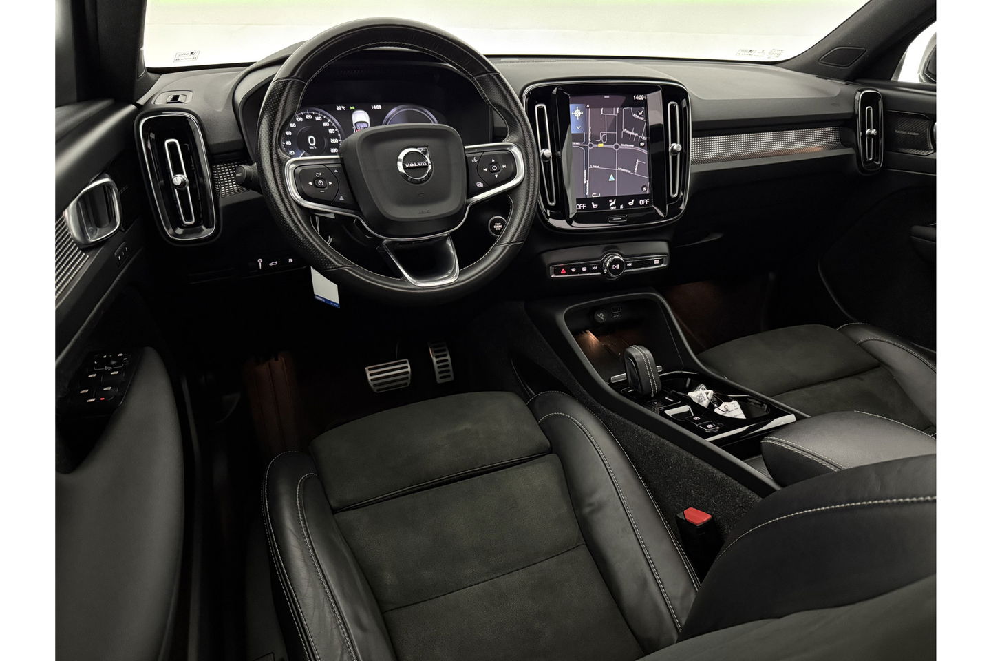 Volvo XC40 T4 Recharge R-Design Hybride 262PK Pano Harman/Kardon LED Memory Virtual Camera Carplay Cruise Clima 19"LMV Navi PDC