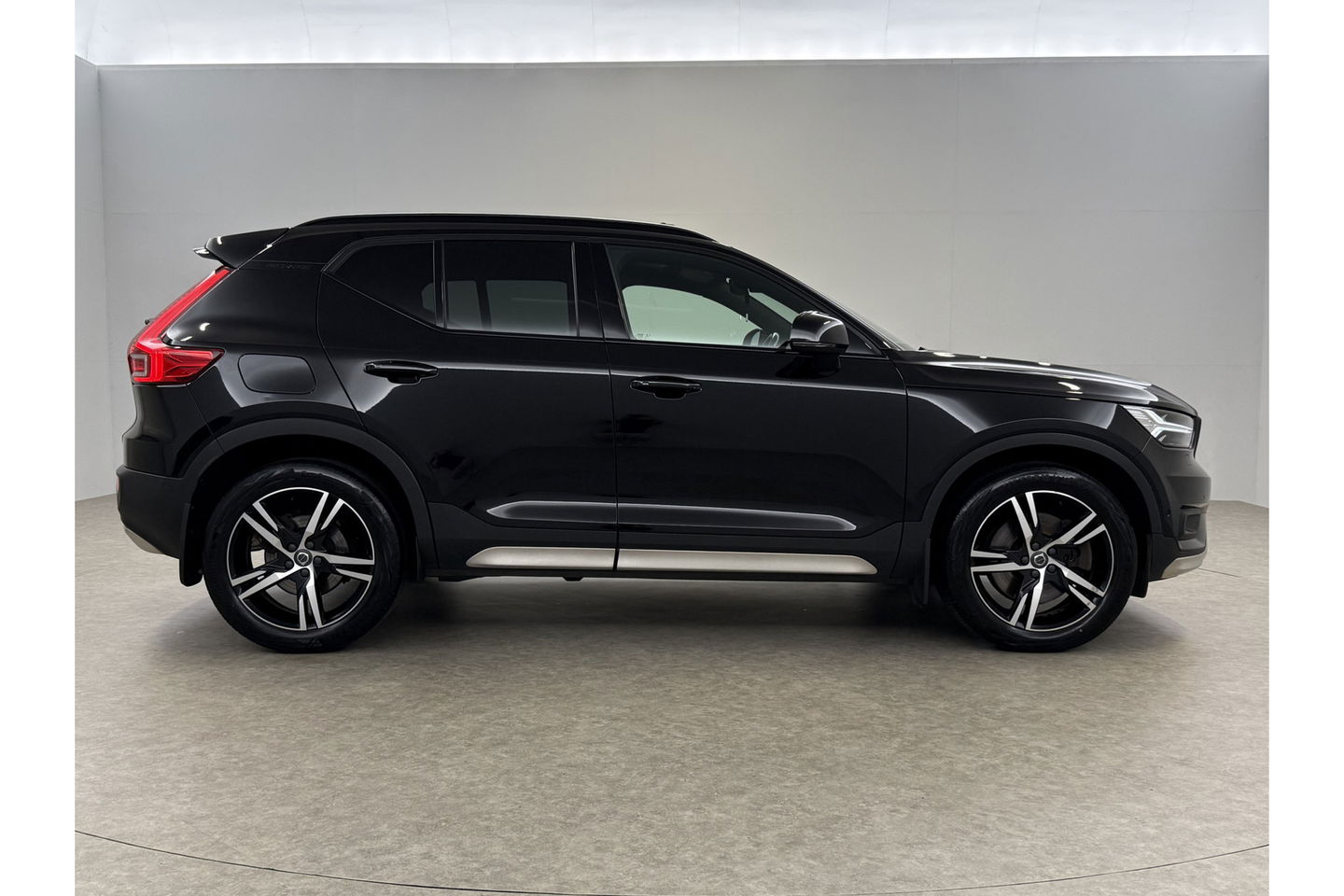 Volvo XC40 T4 Recharge R-Design Hybride 262PK Pano Harman/Kardon LED Memory Virtual Camera Carplay Cruise Clima 19"LMV Navi PDC
