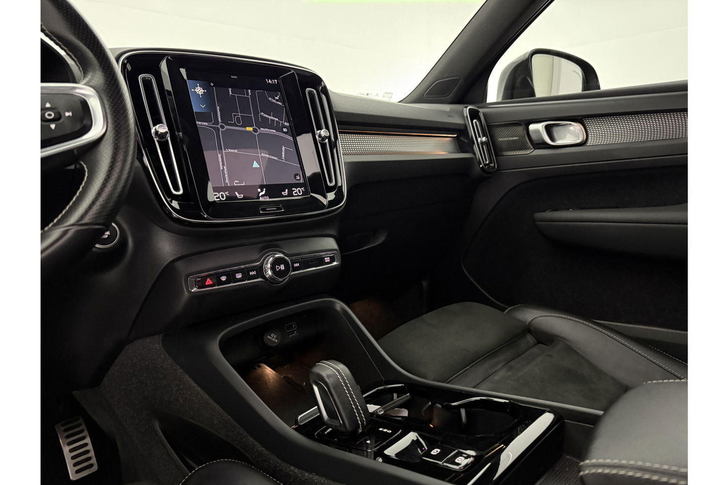 Volvo XC40 T4 Recharge R-Design Hybride 262PK Pano Harman/Kardon LED Memory Virtual Camera Carplay Cruise Clima 19"LMV Navi PDC