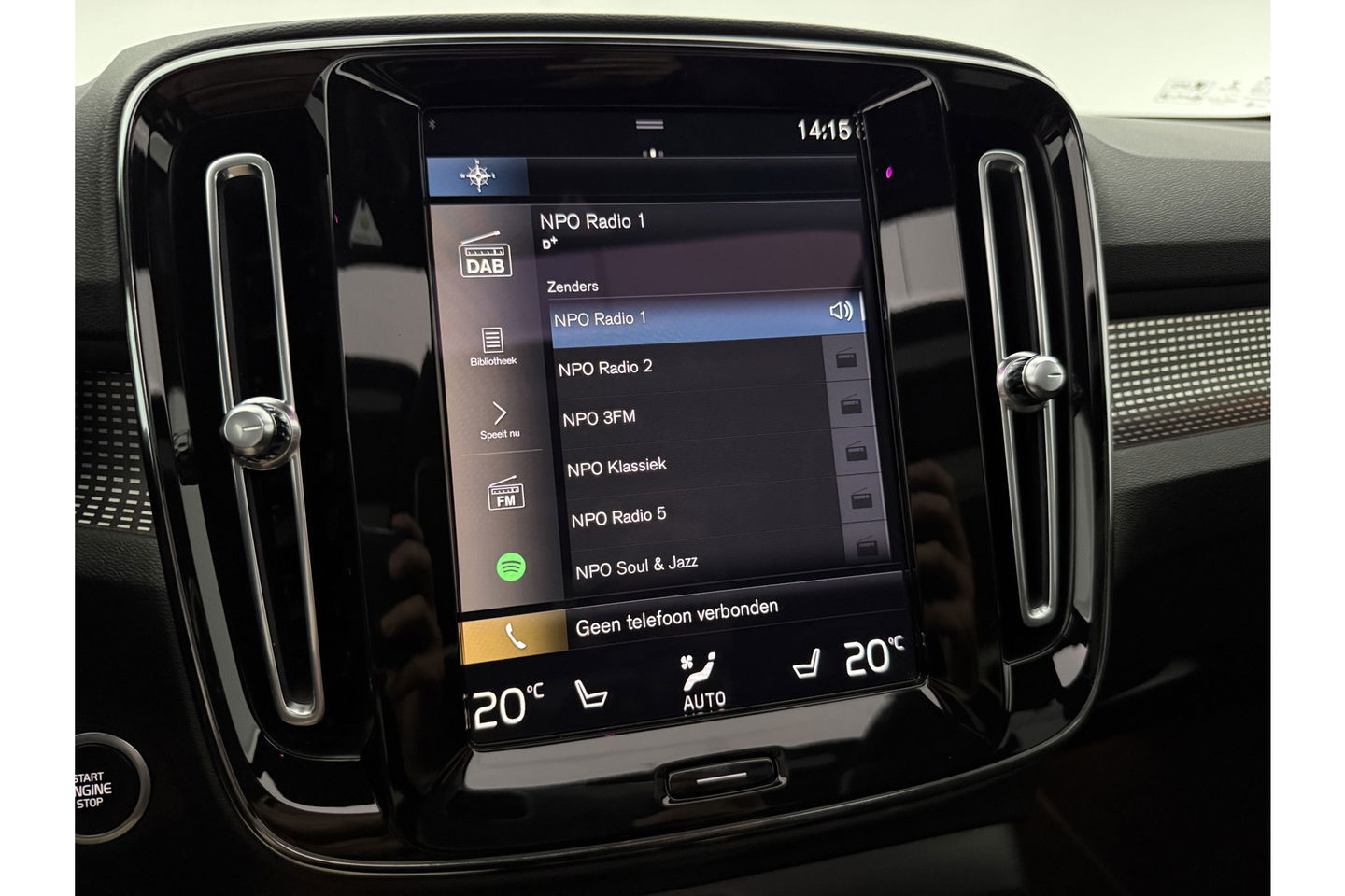Volvo XC40 T4 Recharge R-Design Hybride 262PK Pano Harman/Kardon LED Memory Virtual Camera Carplay Cruise Clima 19"LMV Navi PDC