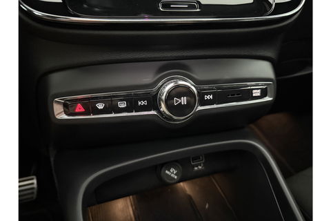 Volvo XC40 T4 Recharge R-Design Hybride 262PK Pano Harman/Kardon LED Memory Virtual Camera Carplay Cruise Clima 19"LMV Navi PDC