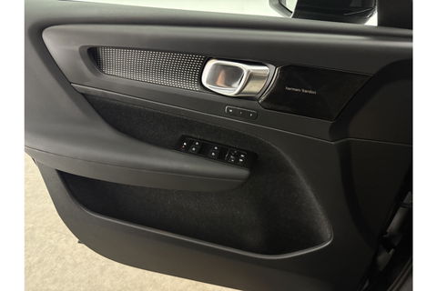 Volvo XC40 T4 Recharge R-Design Hybride 262PK Pano Harman/Kardon LED Memory Virtual Camera Carplay Cruise Clima 19"LMV Navi PDC
