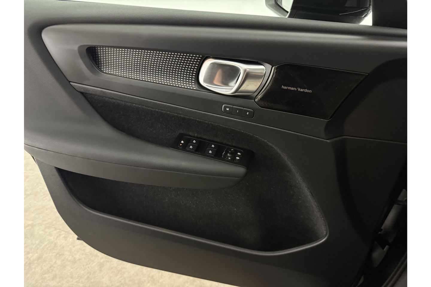 Volvo XC40 T4 Recharge R-Design Hybride 262PK Pano Harman/Kardon LED Memory Virtual Camera Carplay Cruise Clima 19"LMV Navi PDC