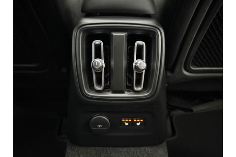 Volvo XC40 T4 Recharge R-Design Hybride 262PK Pano Harman/Kardon LED Memory Virtual Camera Carplay Cruise Clima 19"LMV Navi PDC