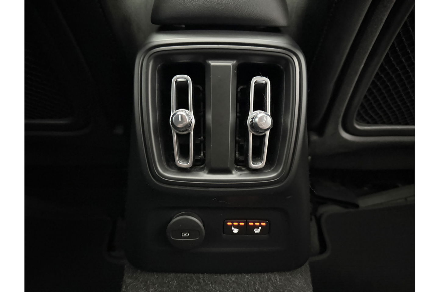 Volvo XC40 T4 Recharge R-Design Hybride 262PK Pano Harman/Kardon LED Memory Virtual Camera Carplay Cruise Clima 19"LMV Navi PDC