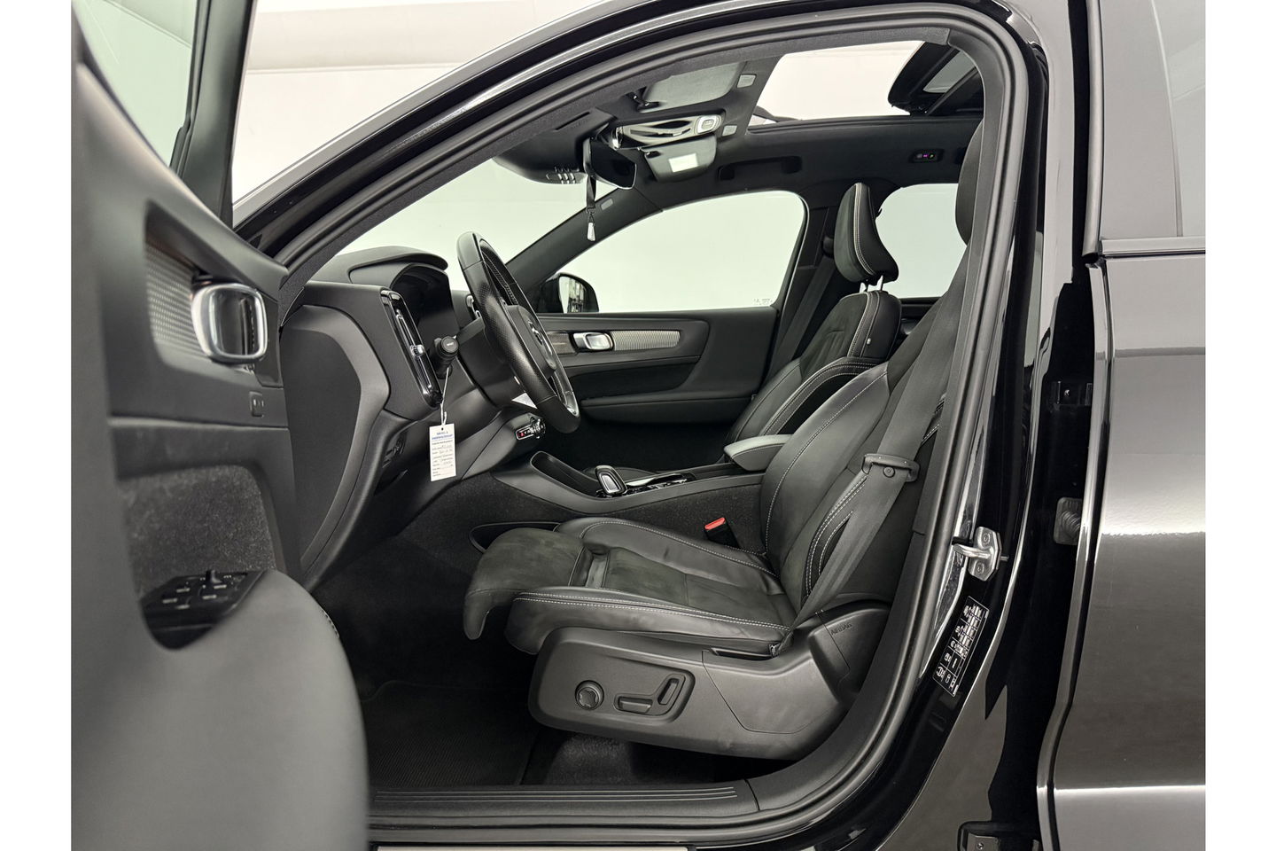 Volvo XC40 T4 Recharge R-Design Hybride 262PK Pano Harman/Kardon LED Memory Virtual Camera Carplay Cruise Clima 19"LMV Navi PDC