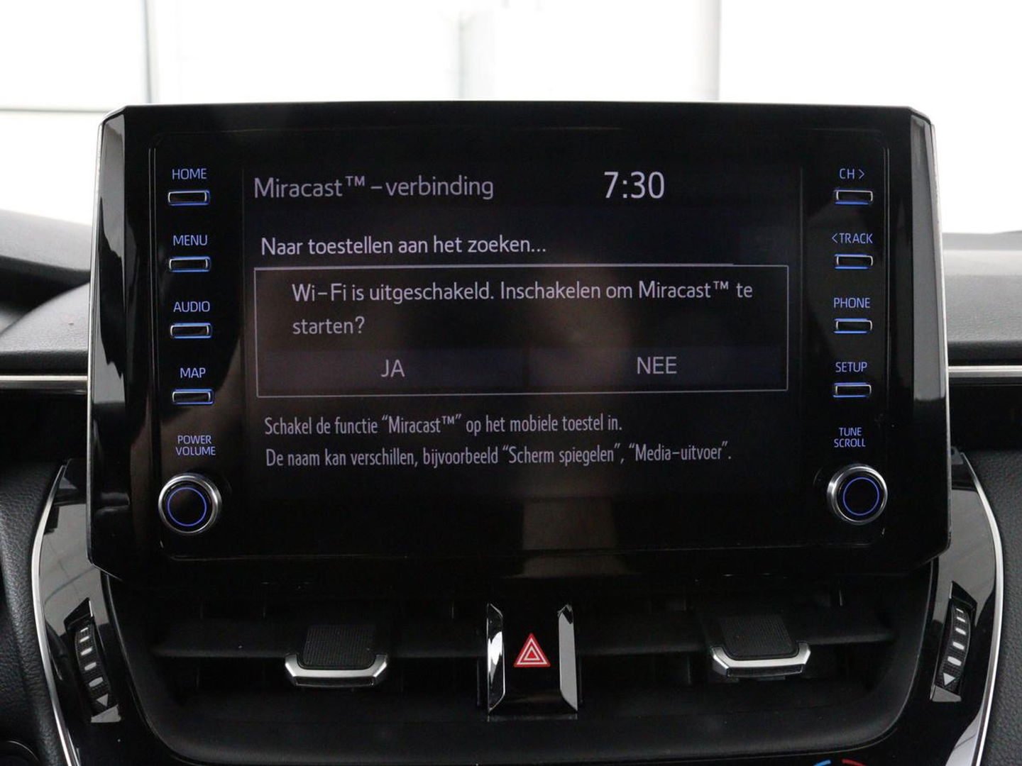 Toyota Corolla 1.8 Hybrid Business Plus | Trekhaak | Stoelverwarming | Adaptive cruise | Carplay | Full LED | Keyless | Camera | DAB | Climate control