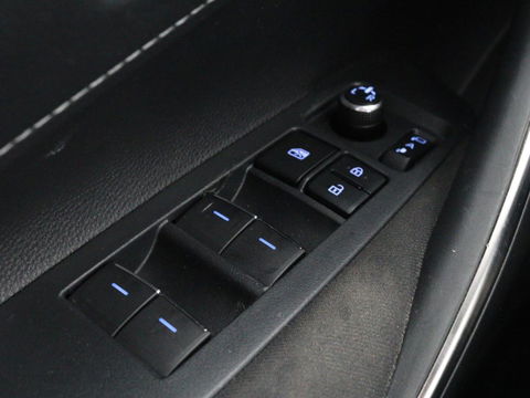 Toyota Corolla 1.8 Hybrid Business Plus | Trekhaak | Stoelverwarming | Adaptive cruise | Carplay | Full LED | Keyless | Camera | DAB | Climate control