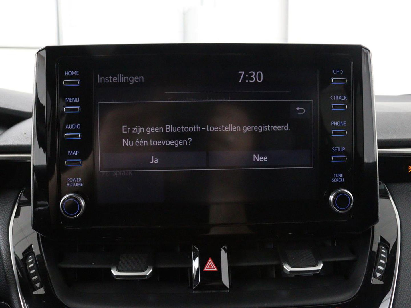 Toyota Corolla 1.8 Hybrid Business Plus | Trekhaak | Stoelverwarming | Adaptive cruise | Carplay | Full LED | Keyless | Camera | DAB | Climate control