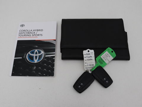 Toyota Corolla 1.8 Hybrid Business Plus | Trekhaak | Stoelverwarming | Adaptive cruise | Carplay | Full LED | Keyless | Camera | DAB | Climate control