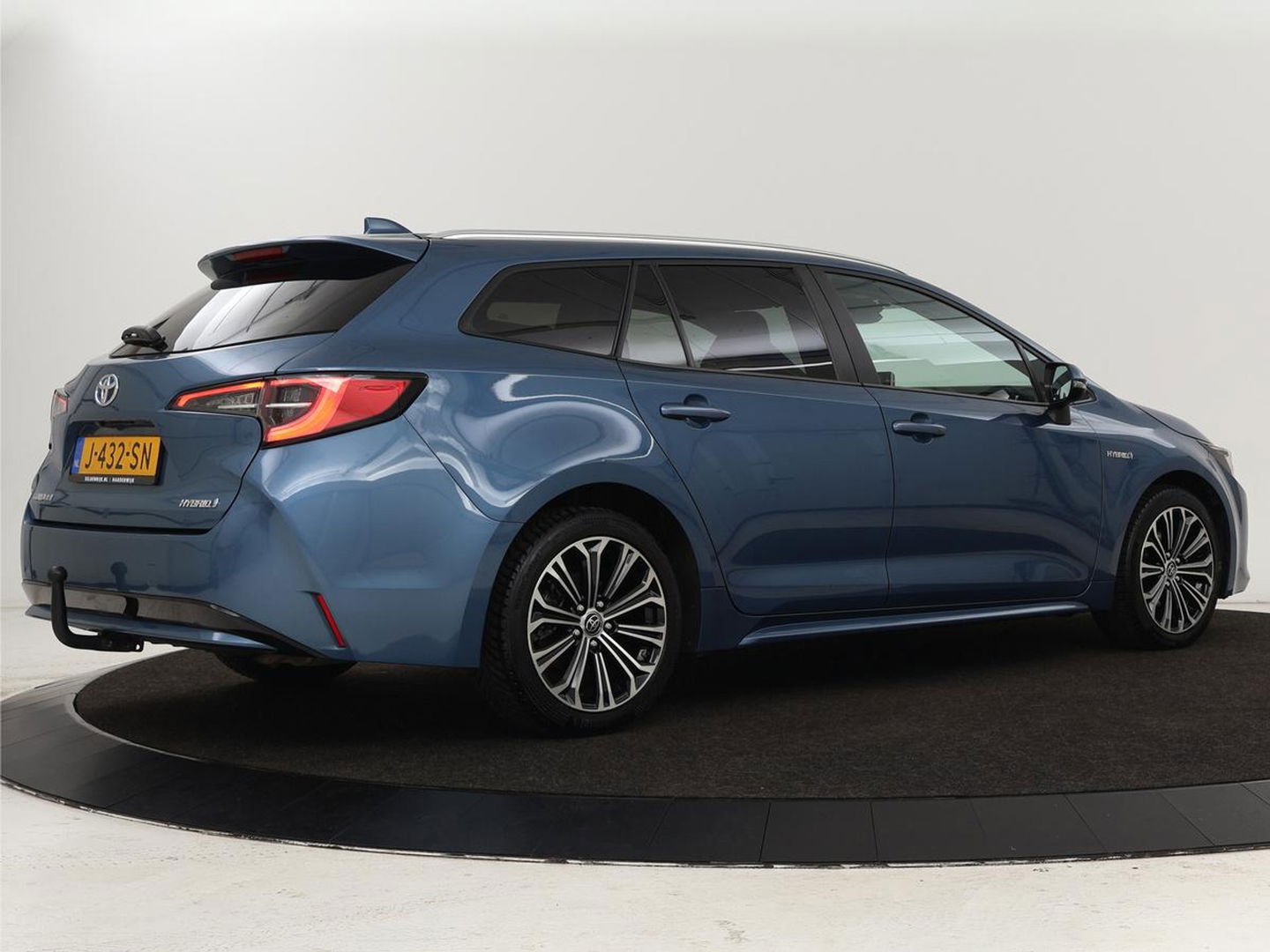 Toyota Corolla 1.8 Hybrid Business Plus | Trekhaak | Stoelverwarming | Adaptive cruise | Carplay | Full LED | Keyless | Camera | DAB | Climate control