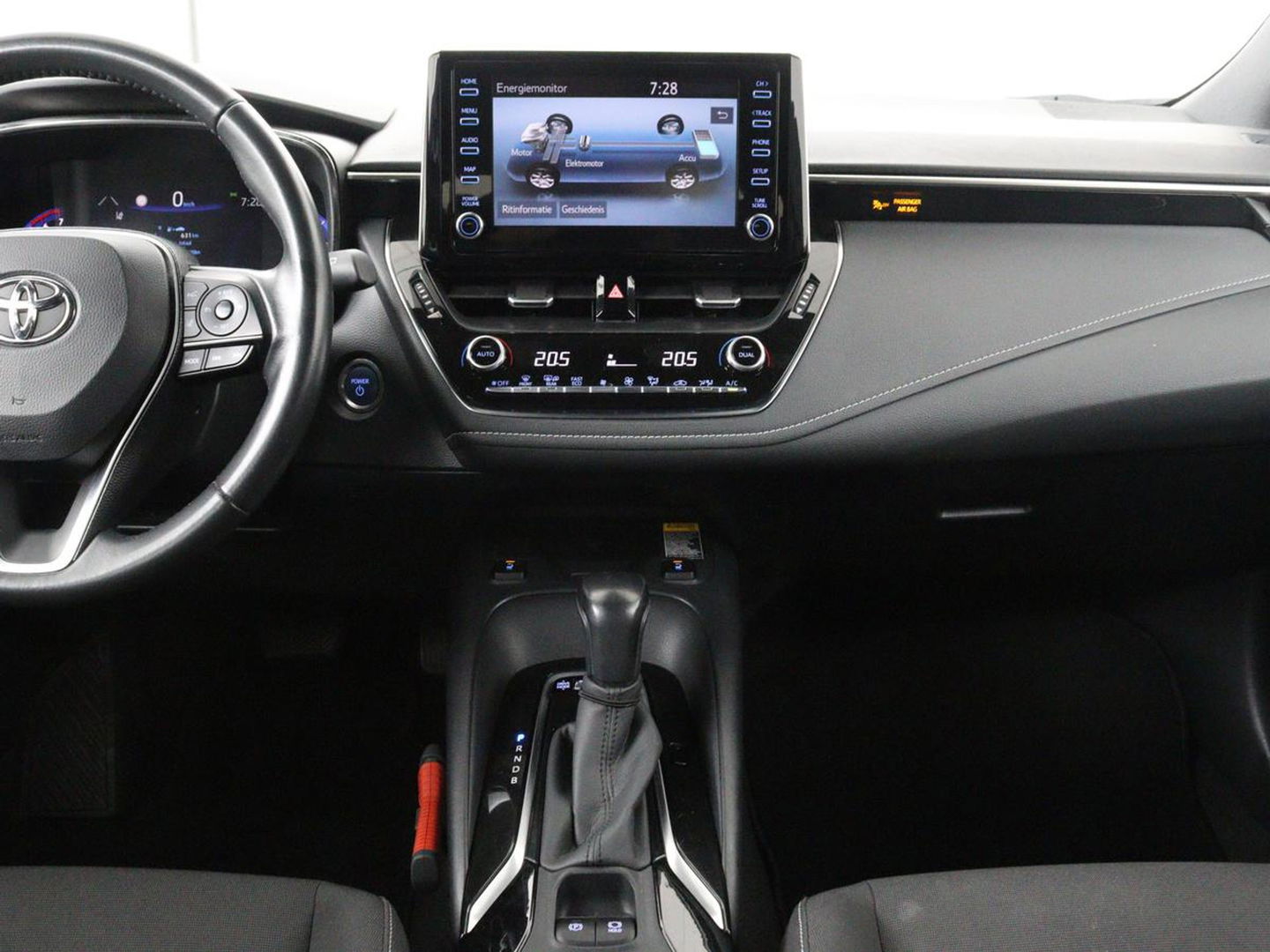 Toyota Corolla 1.8 Hybrid Business Plus | Trekhaak | Stoelverwarming | Adaptive cruise | Carplay | Full LED | Keyless | Camera | DAB | Climate control