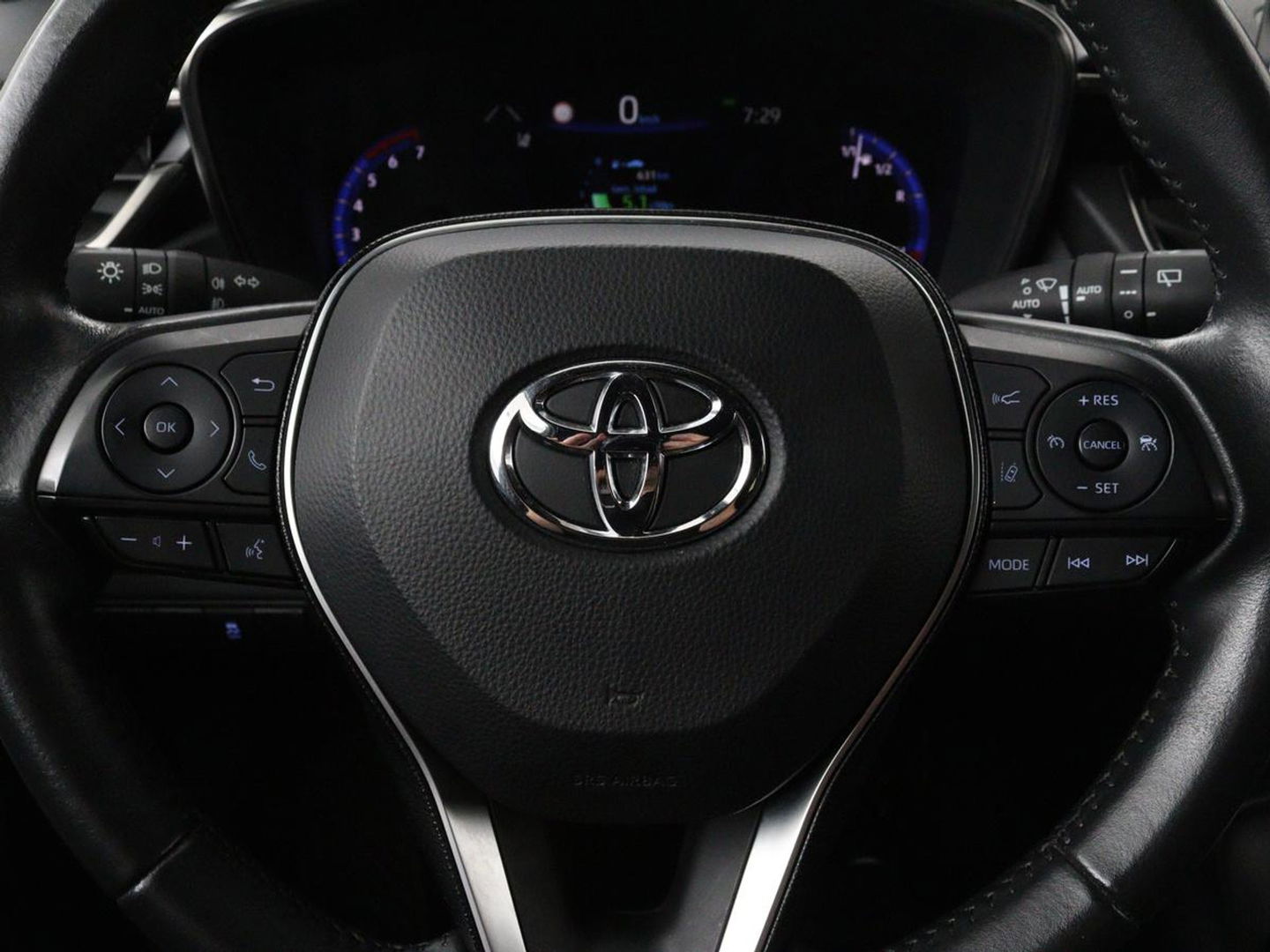 Toyota Corolla 1.8 Hybrid Business Plus | Trekhaak | Stoelverwarming | Adaptive cruise | Carplay | Full LED | Keyless | Camera | DAB | Climate control