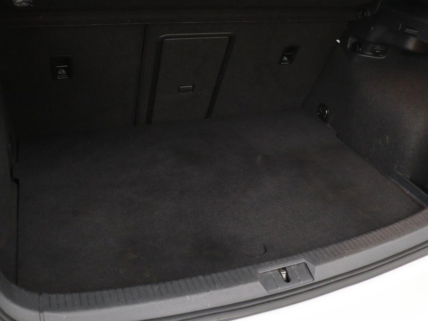 Volkswagen Golf 1.4 TSI GTE | Panoramadak | Carplay | Camera | Trekhaak | Full LED | Navigatie | Park Assist | Sportstoelen | DAB | Climate control