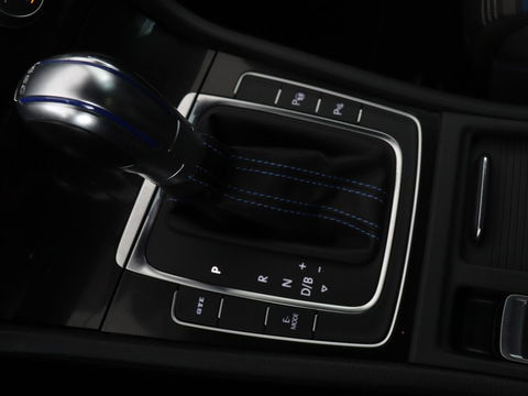 Volkswagen Golf 1.4 TSI GTE | Panoramadak | Carplay | Camera | Trekhaak | Full LED | Navigatie | Park Assist | Sportstoelen | DAB | Climate control