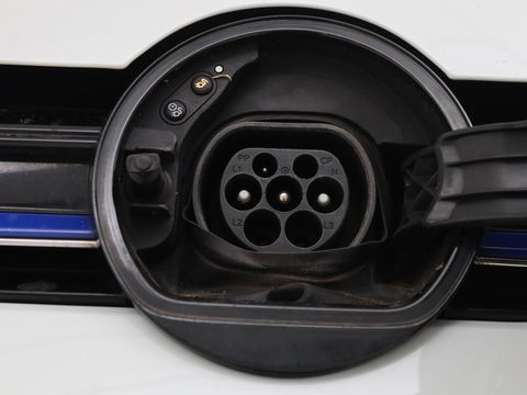 Volkswagen Golf 1.4 TSI GTE | Panoramadak | Carplay | Camera | Trekhaak | Full LED | Navigatie | Park Assist | Sportstoelen | DAB | Climate control