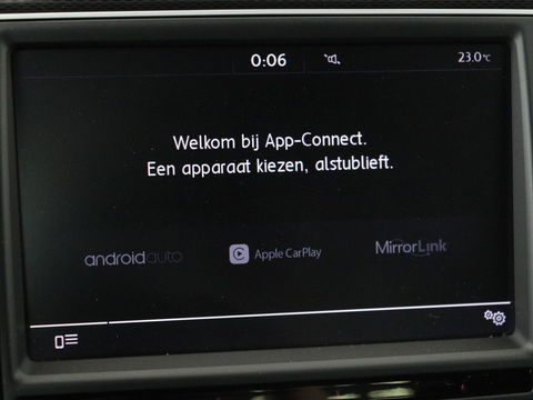 Volkswagen Golf 1.4 TSI GTE | Panoramadak | Carplay | Camera | Trekhaak | Full LED | Navigatie | Park Assist | Sportstoelen | DAB | Climate control