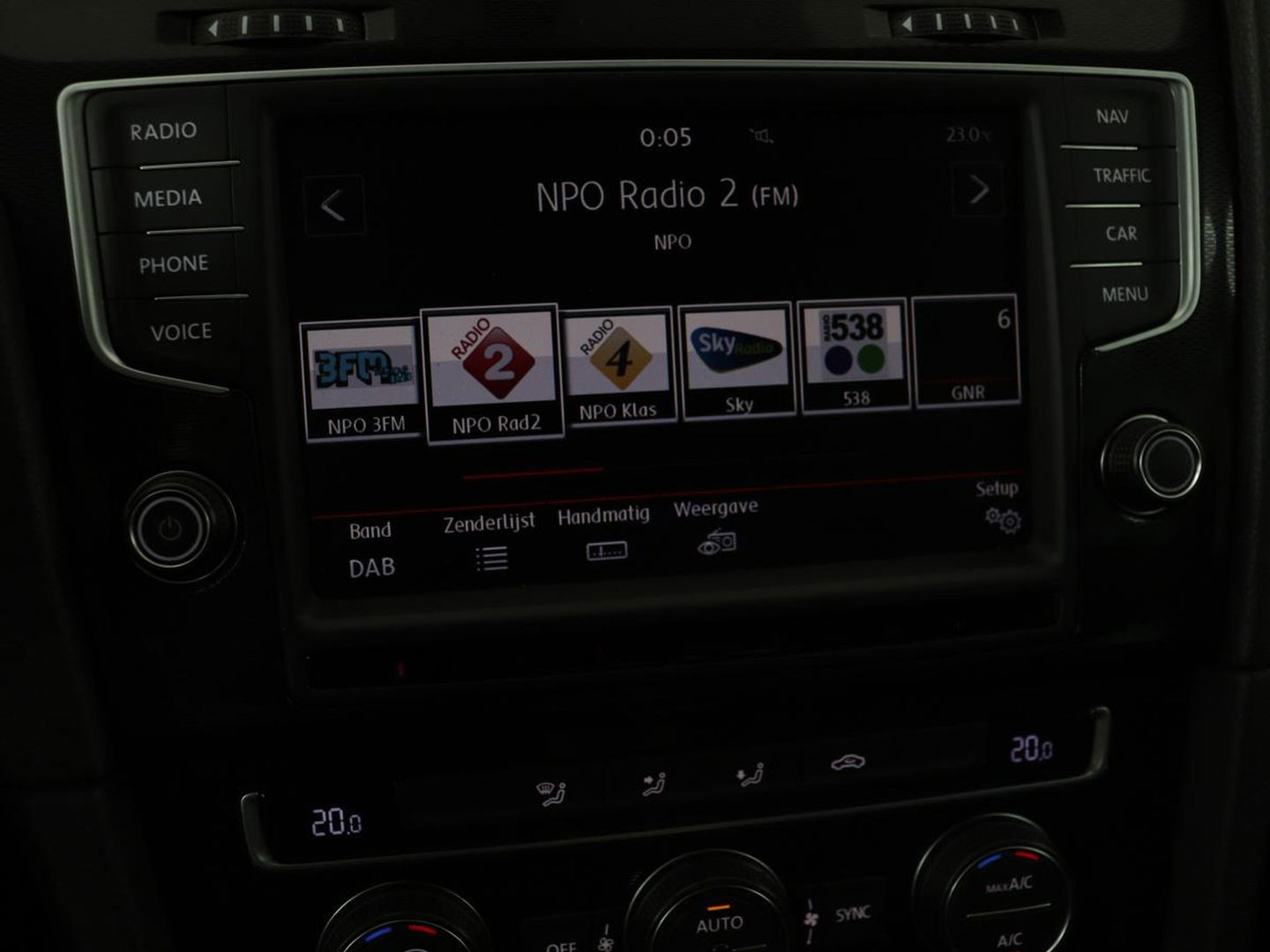 Volkswagen Golf 1.4 TSI GTE | Panoramadak | Carplay | Camera | Trekhaak | Full LED | Navigatie | Park Assist | Sportstoelen | DAB | Climate control