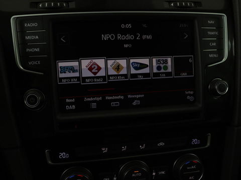 Volkswagen Golf 1.4 TSI GTE | Panoramadak | Carplay | Camera | Trekhaak | Full LED | Navigatie | Park Assist | Sportstoelen | DAB | Climate control
