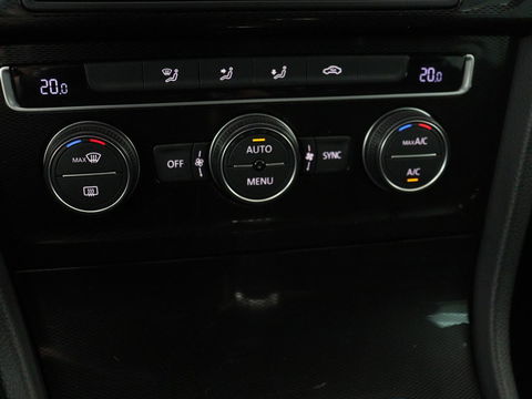 Volkswagen Golf 1.4 TSI GTE | Panoramadak | Carplay | Camera | Trekhaak | Full LED | Navigatie | Park Assist | Sportstoelen | DAB | Climate control