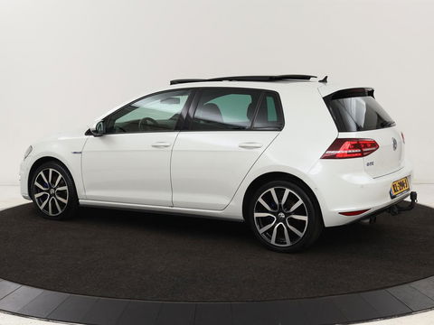 Volkswagen Golf 1.4 TSI GTE | Panoramadak | Carplay | Camera | Trekhaak | Full LED | Navigatie | Park Assist | Sportstoelen | DAB | Climate control
