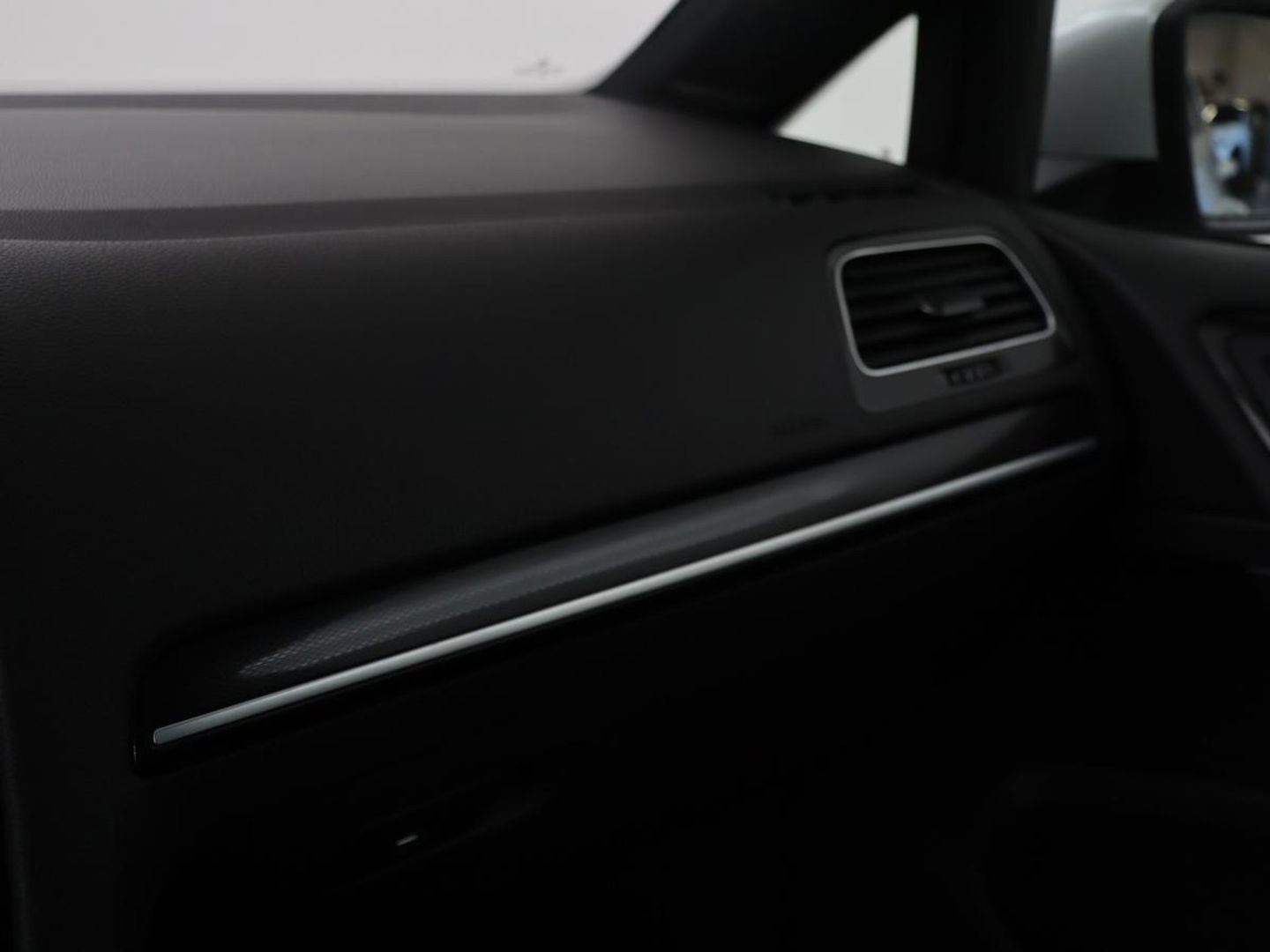 Volkswagen Golf 1.4 TSI GTE | Panoramadak | Carplay | Camera | Trekhaak | Full LED | Navigatie | Park Assist | Sportstoelen | DAB | Climate control