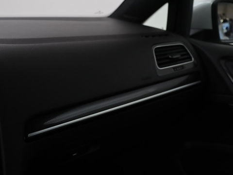 Volkswagen Golf 1.4 TSI GTE | Panoramadak | Carplay | Camera | Trekhaak | Full LED | Navigatie | Park Assist | Sportstoelen | DAB | Climate control