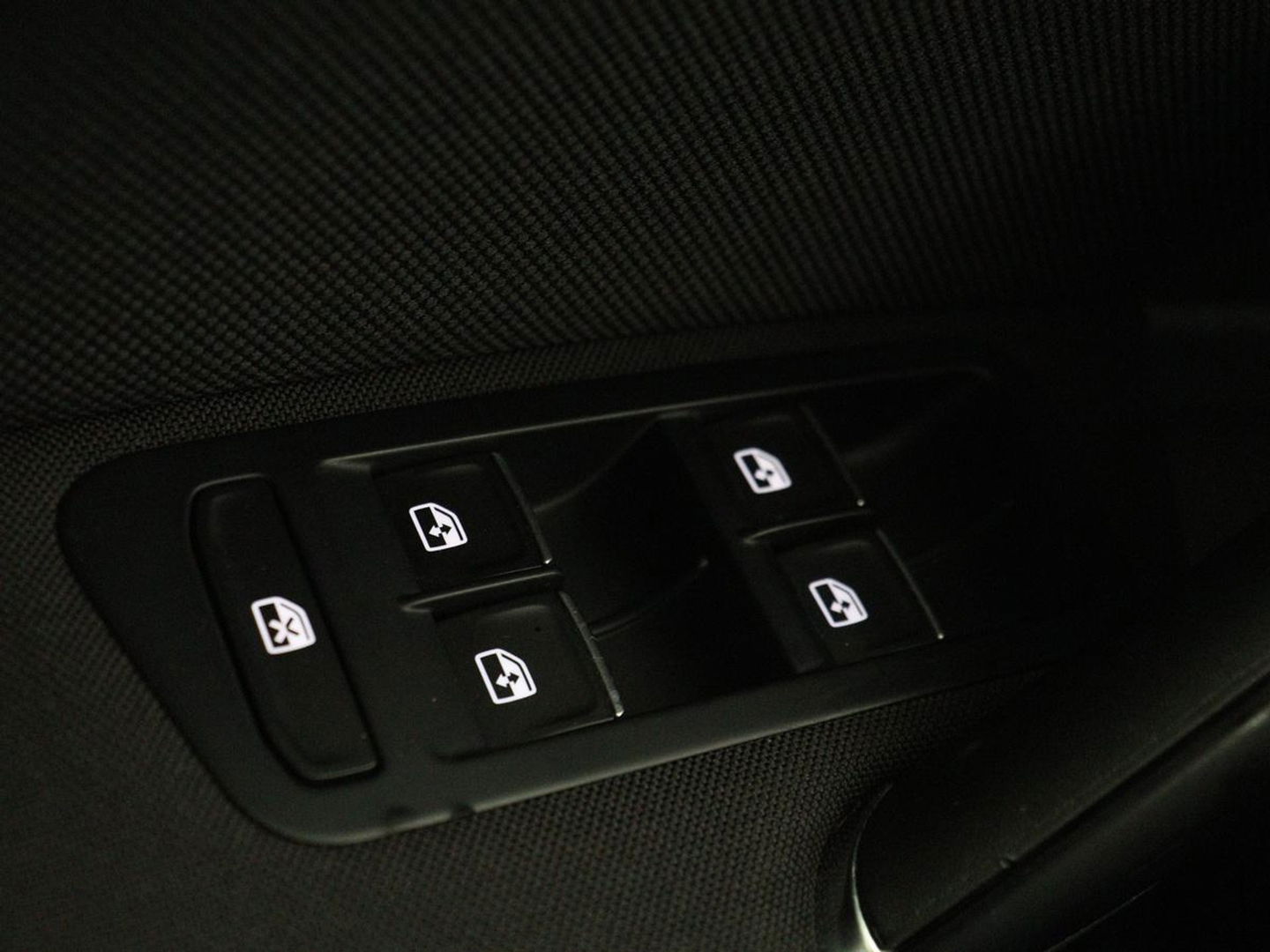 Volkswagen Golf 1.4 TSI GTE | Panoramadak | Carplay | Camera | Trekhaak | Full LED | Navigatie | Park Assist | Sportstoelen | DAB | Climate control