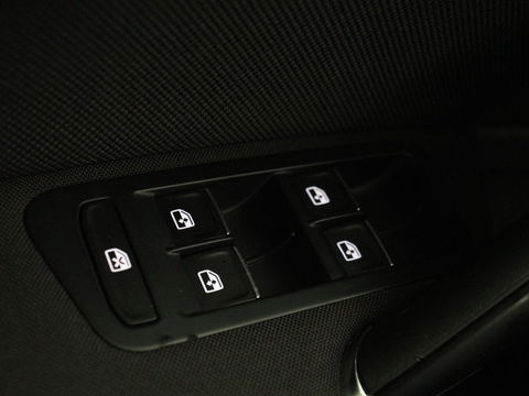 Volkswagen Golf 1.4 TSI GTE | Panoramadak | Carplay | Camera | Trekhaak | Full LED | Navigatie | Park Assist | Sportstoelen | DAB | Climate control
