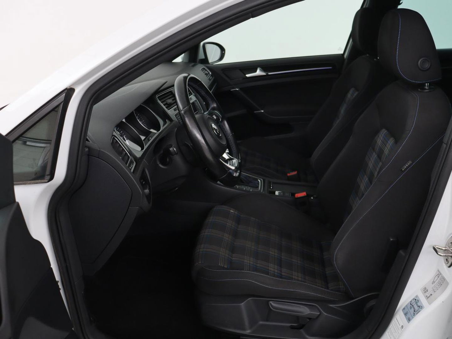 Volkswagen Golf 1.4 TSI GTE | Panoramadak | Carplay | Camera | Trekhaak | Full LED | Navigatie | Park Assist | Sportstoelen | DAB | Climate control