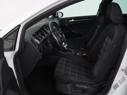 Volkswagen Golf 1.4 TSI GTE | Panoramadak | Carplay | Camera | Trekhaak | Full LED | Navigatie | Park Assist | Sportstoelen | DAB | Climate control