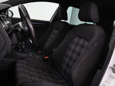 Volkswagen Golf 1.4 TSI GTE | Panoramadak | Carplay | Camera | Trekhaak | Full LED | Navigatie | Park Assist | Sportstoelen | DAB | Climate control