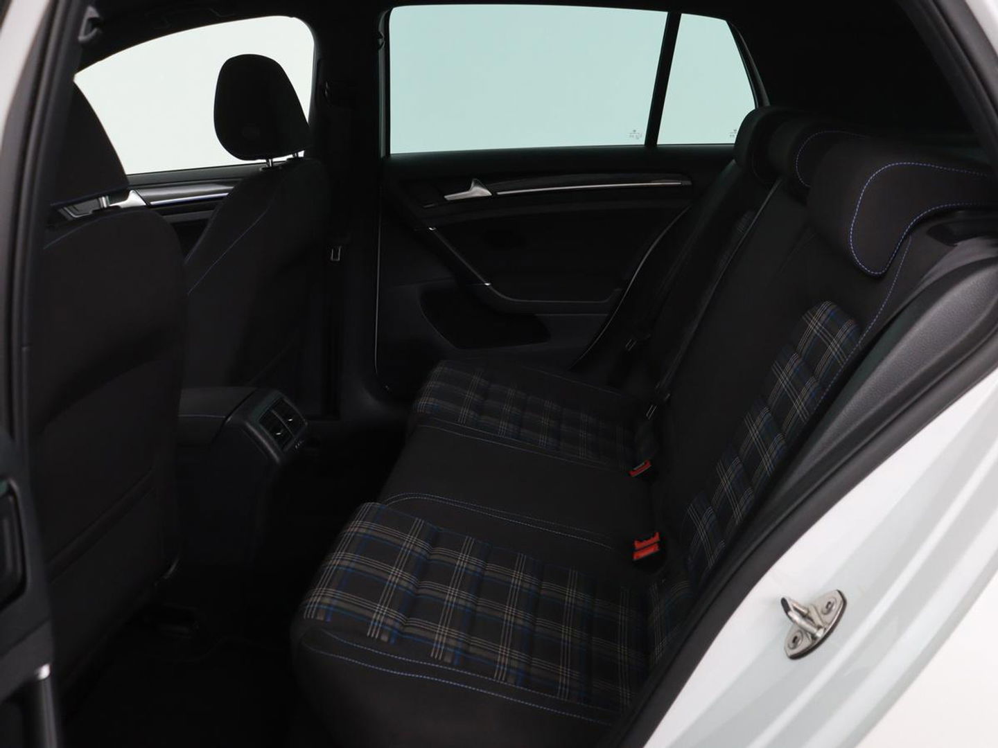 Volkswagen Golf 1.4 TSI GTE | Panoramadak | Carplay | Camera | Trekhaak | Full LED | Navigatie | Park Assist | Sportstoelen | DAB | Climate control