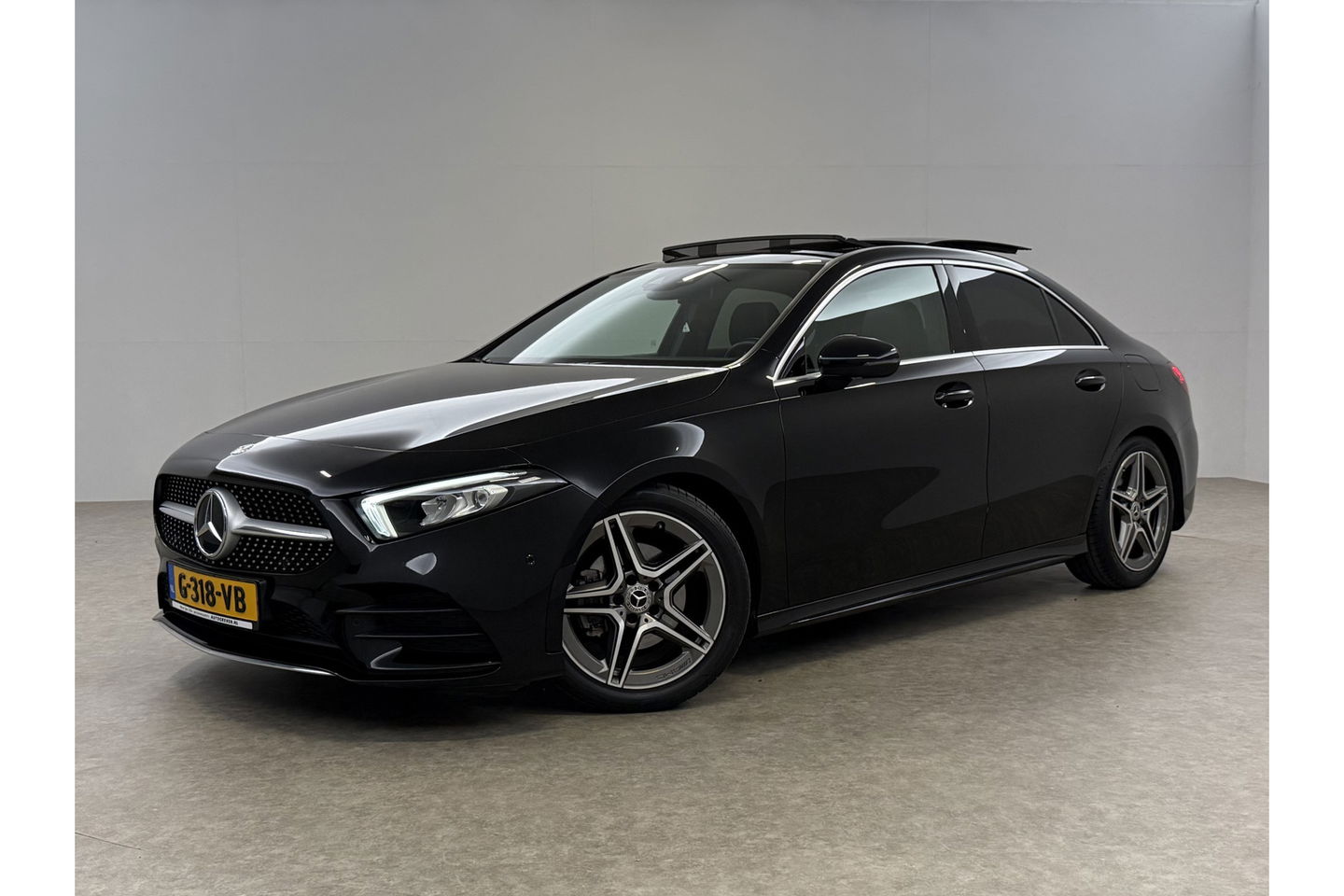 Mercedes-Benz A-Klasse 200 AMG 164PK Pano LED Virtual Clima Cruise Camera Carplay Navi PDC 18"LMV
