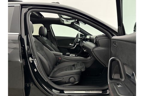 Mercedes-Benz A-Klasse 200 AMG 164PK Pano LED Virtual Clima Cruise Camera Carplay Navi PDC 18"LMV