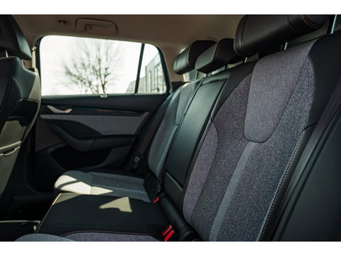 Škoda Octavia Combi FL 1.5 TSI 150PK MHEV Selection | MATRIX-LED | CAMERA | STOELVERW. | ADAPTIVE CRUISE | DIGI DASH