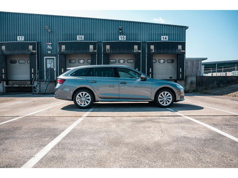 Škoda Octavia Combi FL 1.5 TSI 150PK MHEV Selection | MATRIX-LED | CAMERA | STOELVERW. | ADAPTIVE CRUISE | DIGI DASH