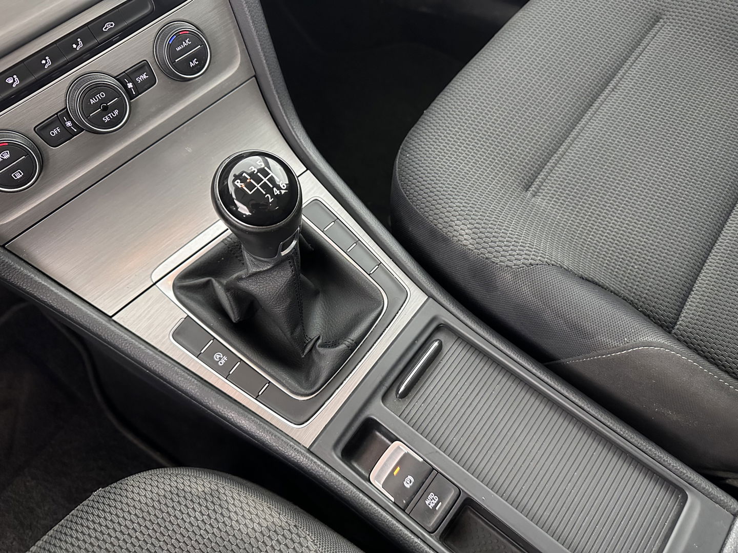 Volkswagen Golf 1.4 TGI Comfortline BlueMotion Executive-Pack *NAVI-FULLMAP | COMFORT-SEATS | ECC | CRUISE | TOWBAR | 15''ALU*