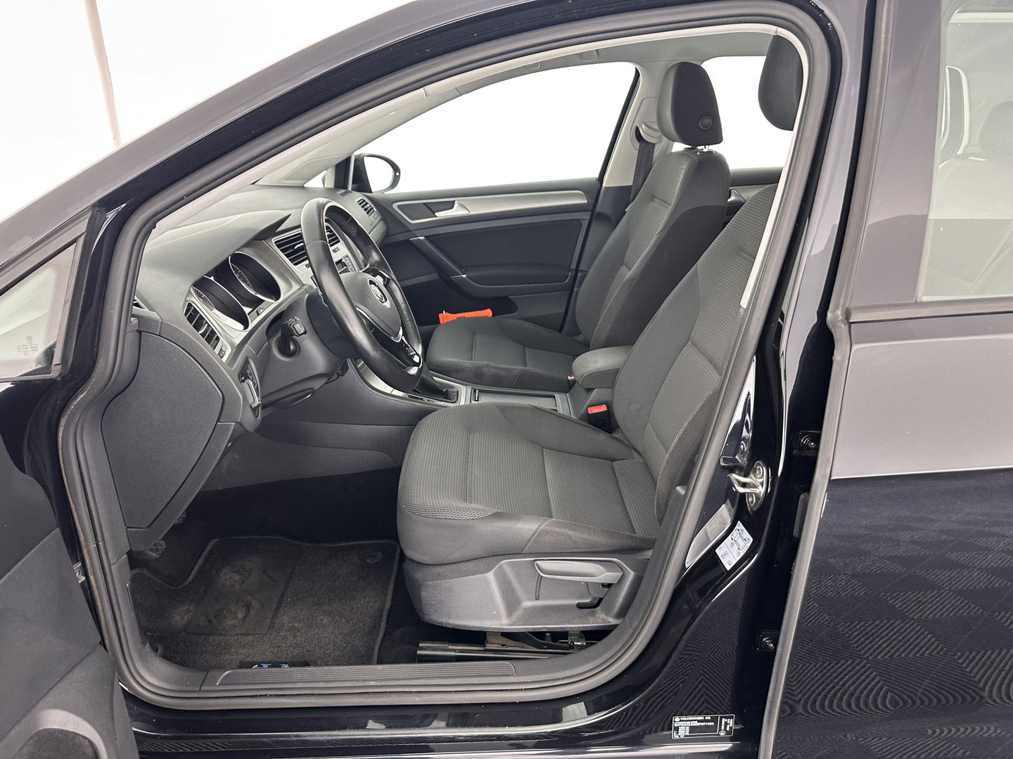 Volkswagen Golf 1.4 TGI Comfortline BlueMotion Executive-Pack *NAVI-FULLMAP | COMFORT-SEATS | ECC | CRUISE | TOWBAR | 15''ALU*