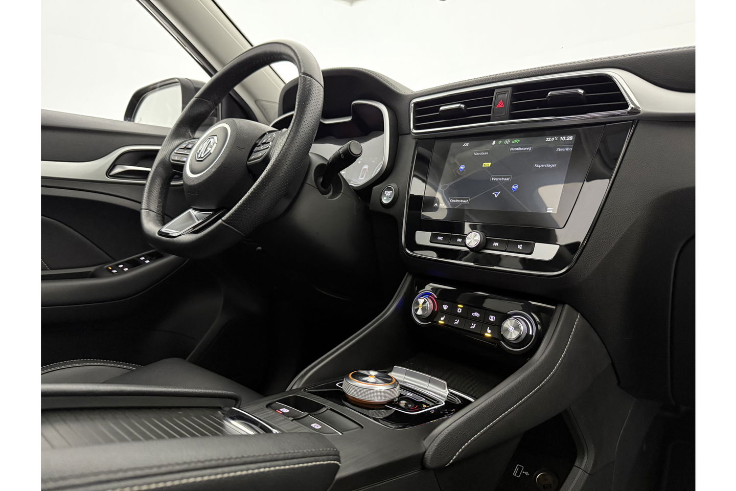 MG ZS EV Luxury 45 kWh Elektrisch Pano Camera Carplay LED Leder Clima Cruise Navi PDC 17"LMV