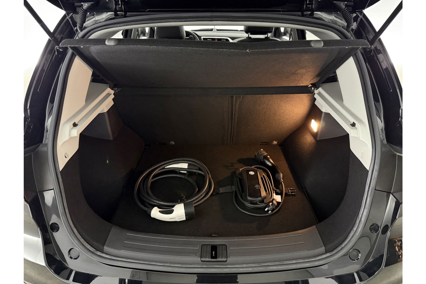 MG ZS EV Luxury 45 kWh Elektrisch Pano Camera Carplay LED Leder Clima Cruise Navi PDC 17"LMV