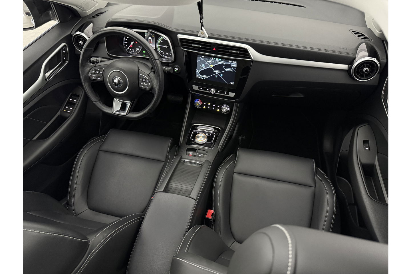 MG ZS EV Luxury 45 kWh Elektrisch Pano Camera Carplay LED Leder Clima Cruise Navi PDC 17"LMV