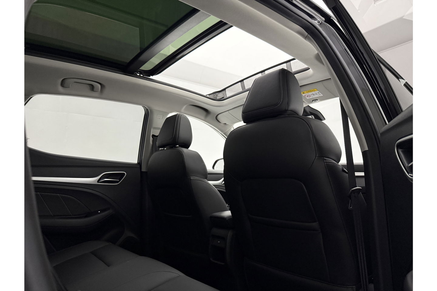 MG ZS EV Luxury 45 kWh Elektrisch Pano Camera Carplay LED Leder Clima Cruise Navi PDC 17"LMV