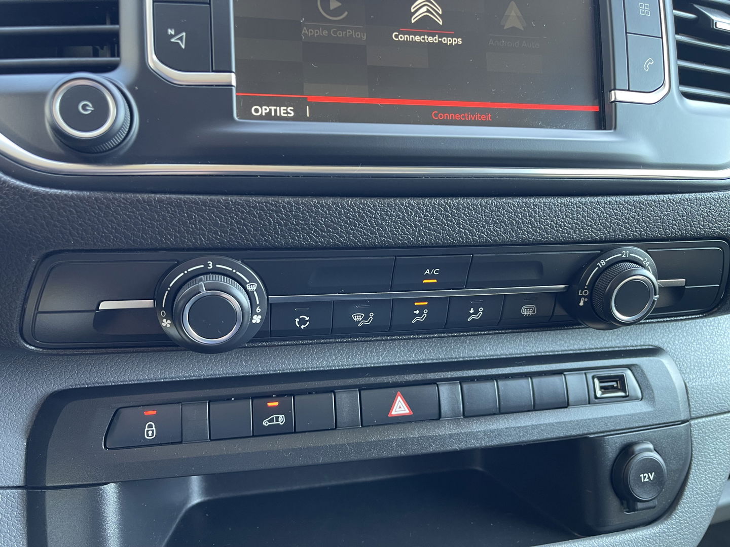 Citroën Jumpy 1.5 BlueHDI 120pk M Club L2H1 / vaste prijs rijklaar € 16.950 ex btw / lease vanaf € 285 / airco / cruise control / bijrijdersbank / grijs metallic / navigatie / euro 6 / bpm vrij