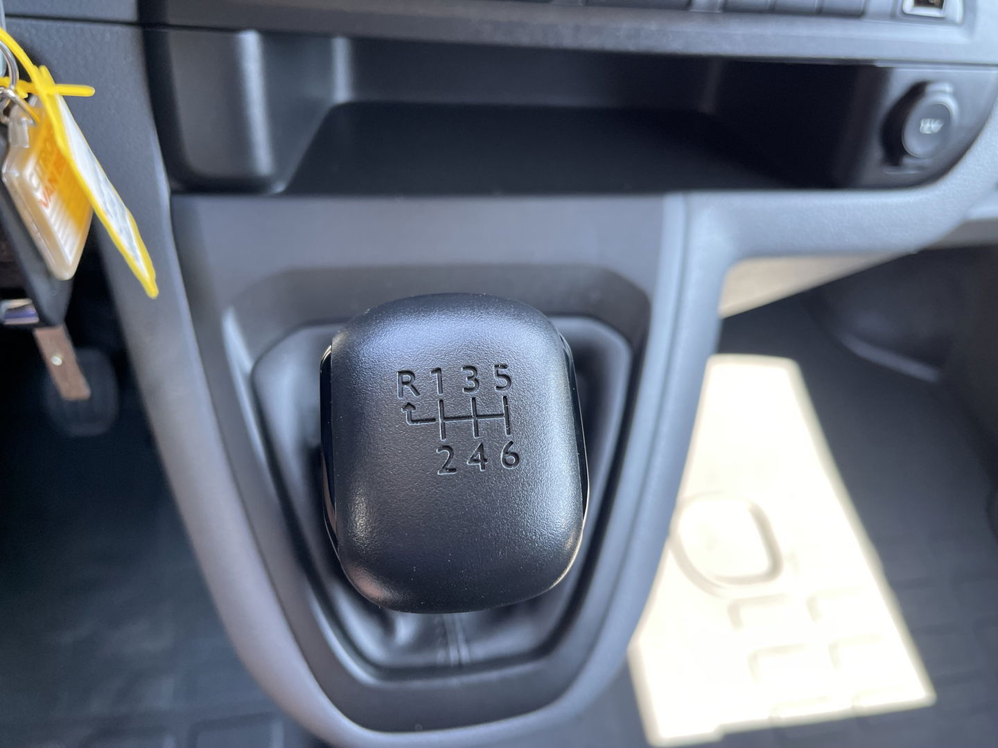 Citroën Jumpy 1.5 BlueHDI 120pk M Club L2H1 / vaste prijs rijklaar € 16.950 ex btw / lease vanaf € 285 / airco / cruise control / bijrijdersbank / grijs metallic / navigatie / euro 6 / bpm vrij