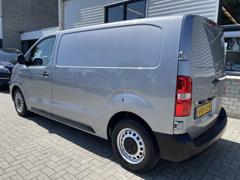 Citroën Jumpy 1.5 BlueHDI 120pk M Club L2H1 / vaste prijs rijklaar € 16.950 ex btw / lease vanaf € 285 / airco / cruise control / bijrijdersbank / grijs metallic / navigatie / euro 6 / bpm vrij